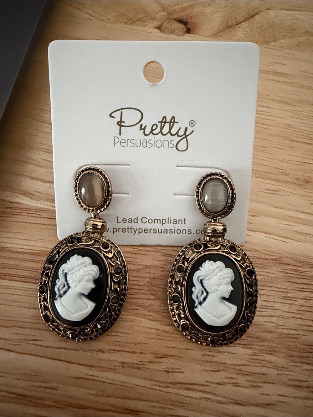 Pretty Persuasions Black, White and Gold Cameo Drop Earrings